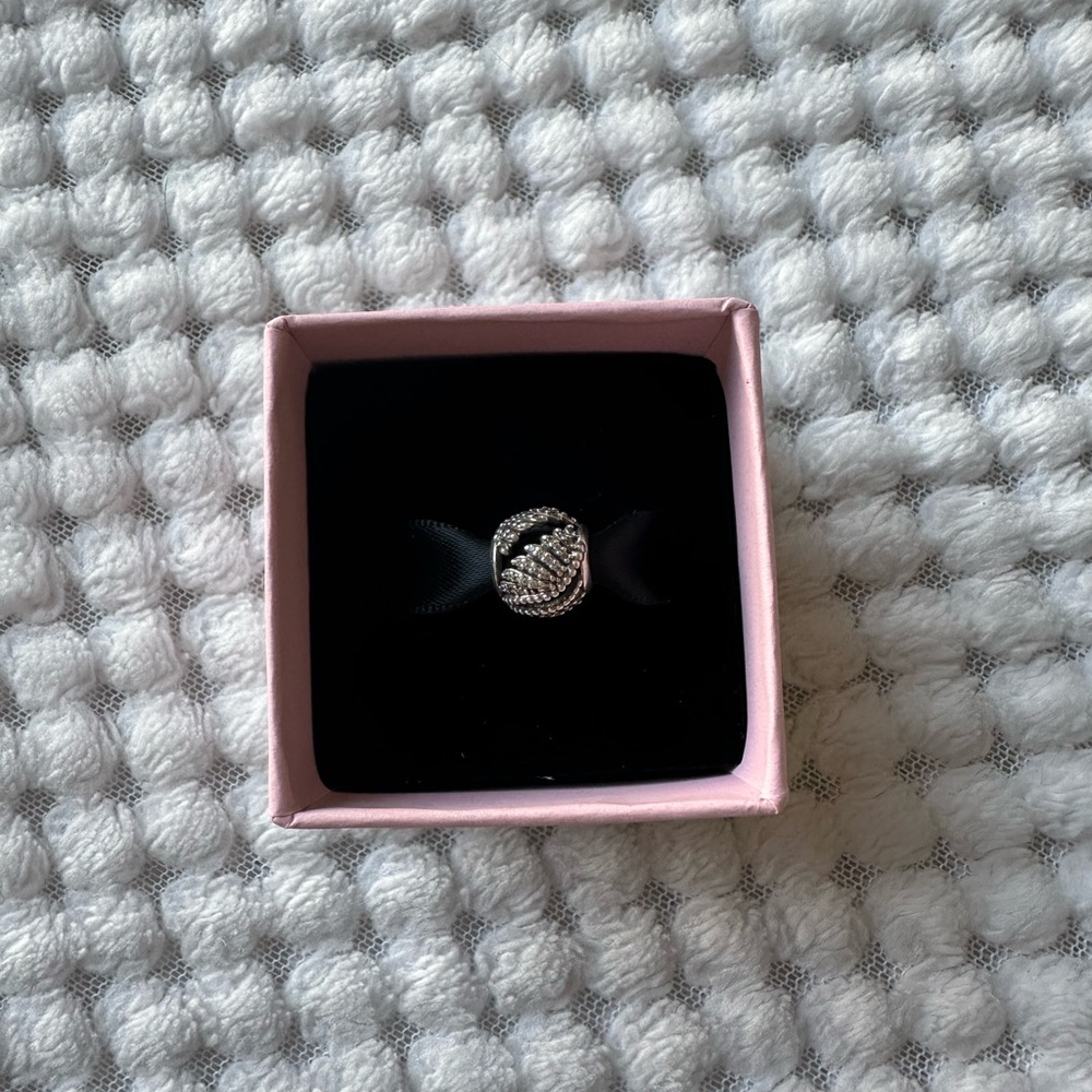 Pandora Majestic Feathers Charm
